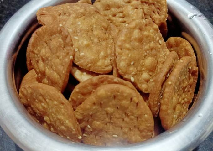 गुड़ आटा पापडी़