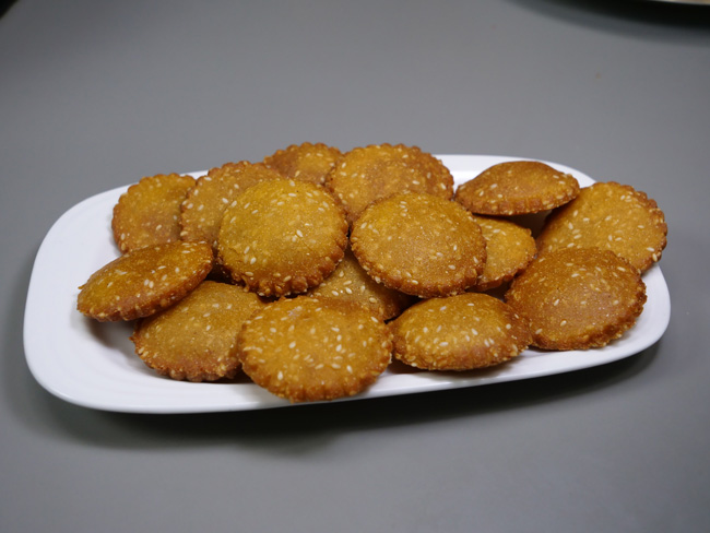 मक्का-तिल की टिक्की