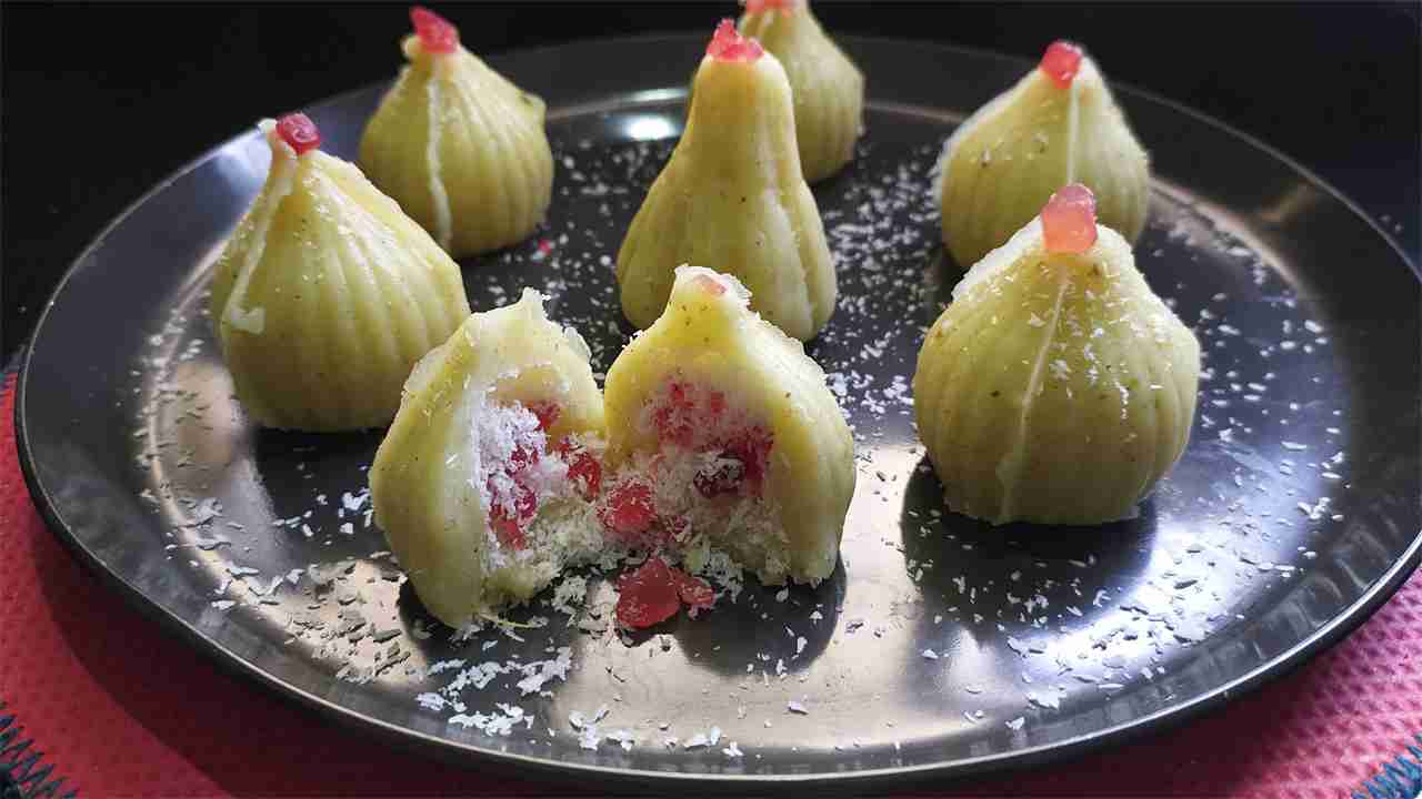 नारियल-सूजी मोदक