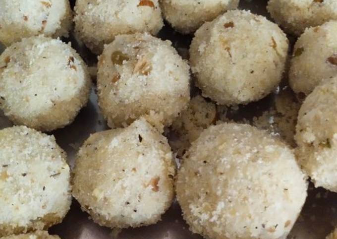 सूजी के लड्डू